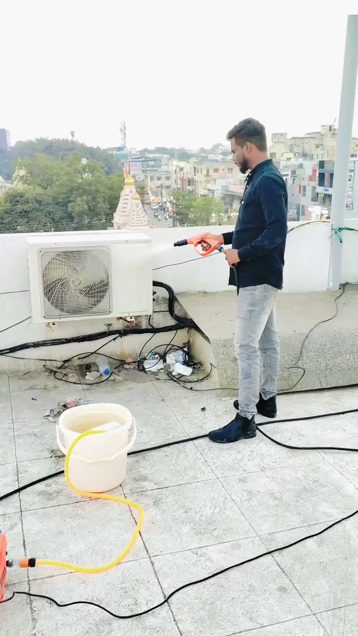 AC gas filling near Ram Nagar Square Old Dewas with leak detection and vacuuming